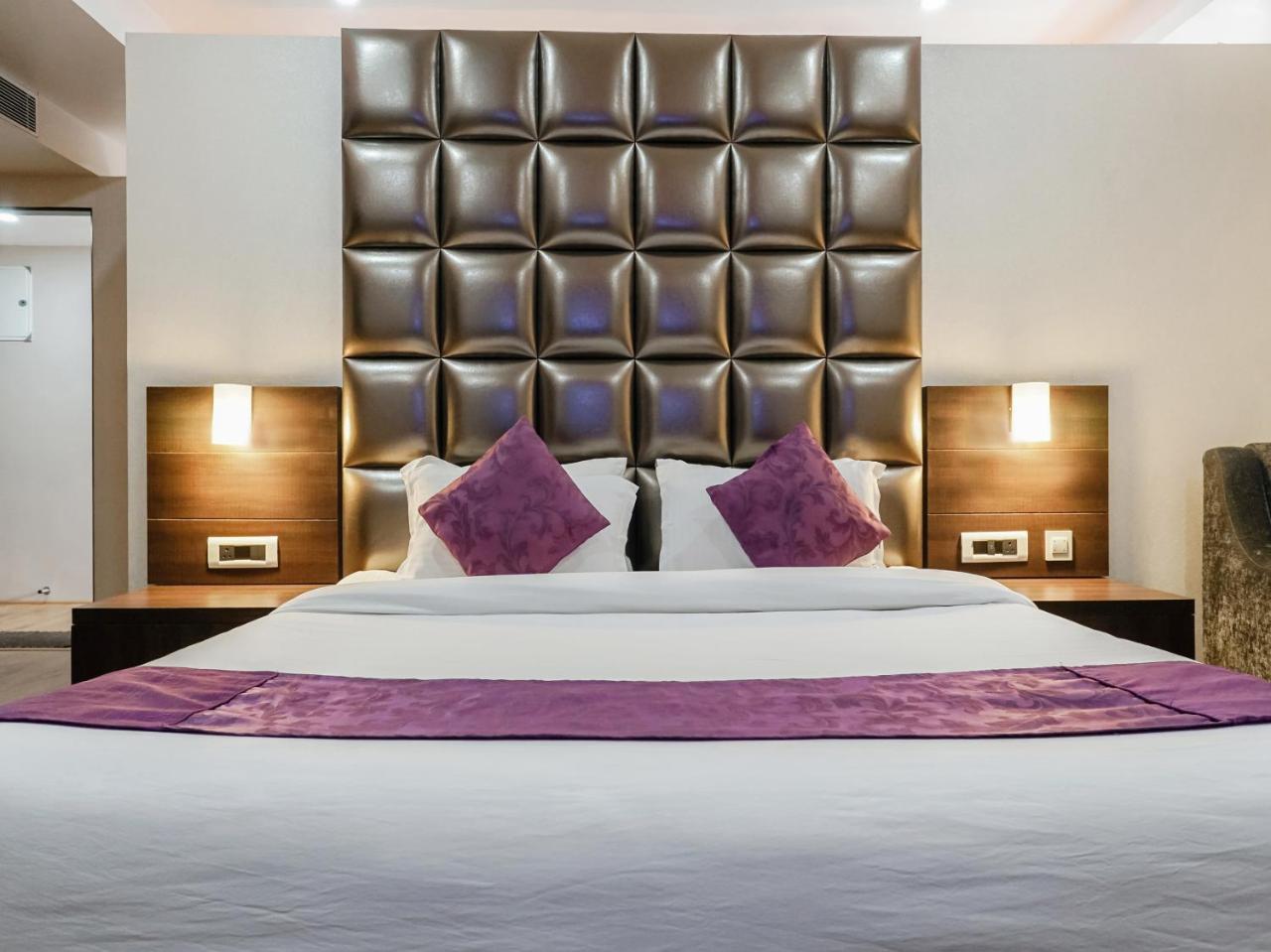 Treebo Tryst The Kalyaniz Guwahati Exterior foto